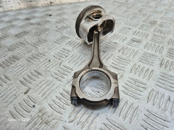 PISTON TOYOTA AURIS 1.8 VVTI 37130