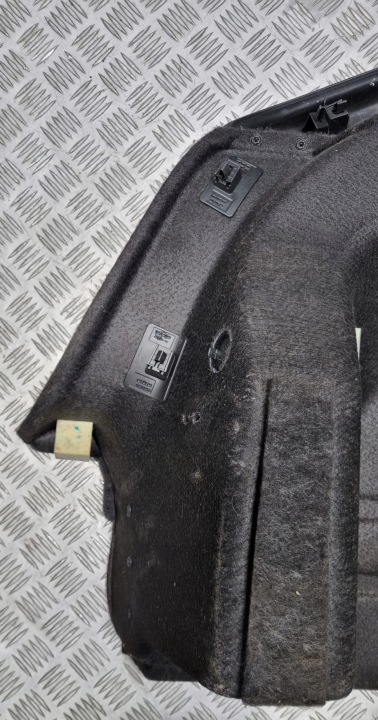 AUDI Q3 83A COLLECTEUR COUVERCLES DE COFFRE DROIT 83F863880