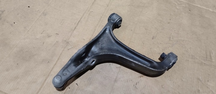 BRAS DE SUSPENSION DROIT AVANT AVANT INFÉRIEUR MASERATI GHIBLI III M157 06700071790
