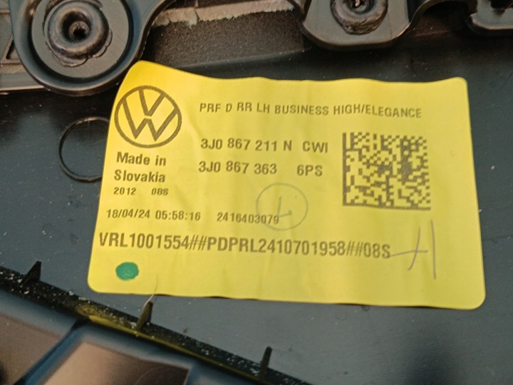 VW PASSAT B9 VARIANT 2.0 TDI 110KW 2024R COLLECTEUR PORTES GAUCHE ARRIÈRE 3J0867211N