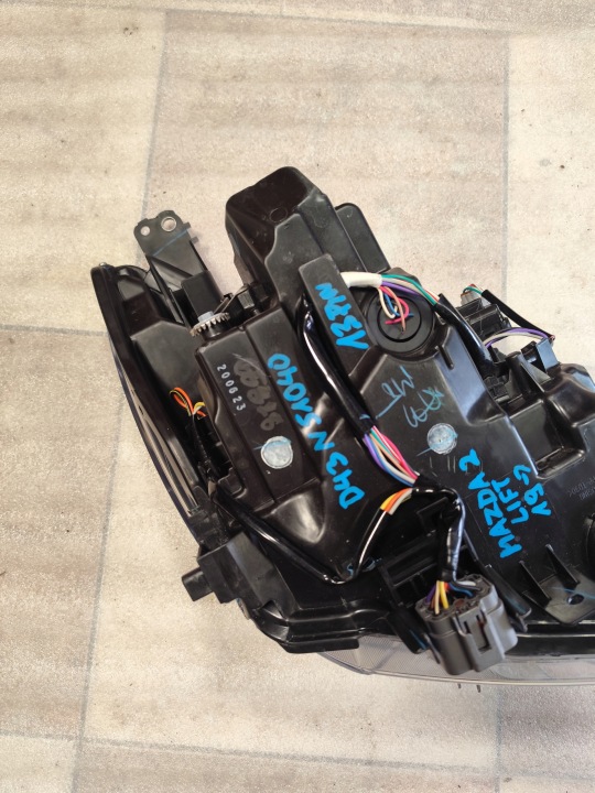 PROJECTEUR GAUCHE MAZDA 2 LIFT 13 FILS 2019- D43N51040
