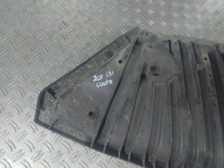 MERCEDES W207 COUPÉ 09-13 PROTECTION SOUS PARE-CHOCS A2075200623