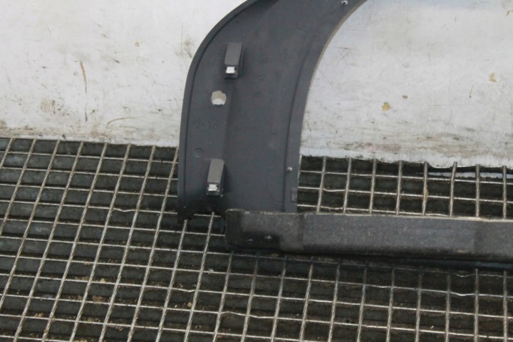 DROITE GARNITURE COUVERCLES DE COFFRE AUDI A4 AVANT (8E5, B6) 8E9863880 4.2L GASOLINE