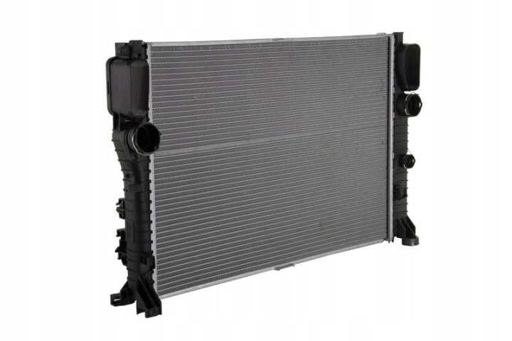 RADIATEUR MOTEUR NISSENS 62796A 2115003202