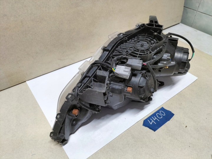 MITSUBISHI ASX LIFT PROJECTEUR GAUCHE (SZCZECIN-GORZOW- POZNAŃ 4400