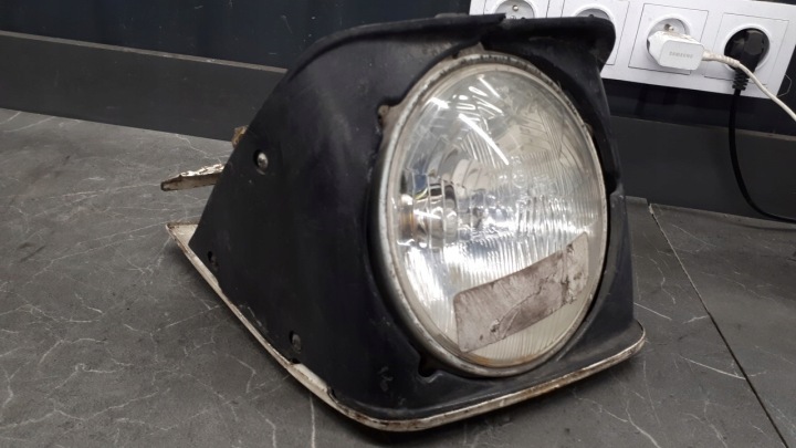 PROJECTEUR GAUCHE MAZDA RX7 84R