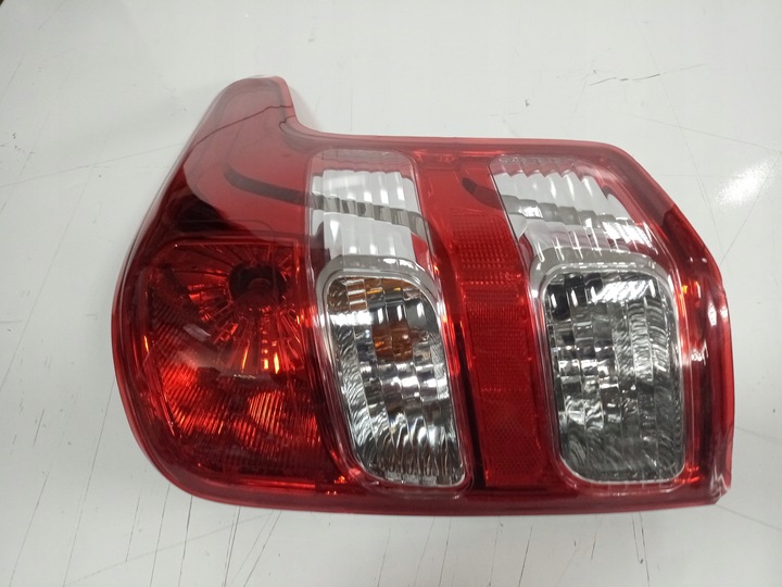 FARO PARTE TRASERA DERECHA TUNEZ RLMT01R MITSUBISHI L200 TRITON AÑO 2016 - 2020 