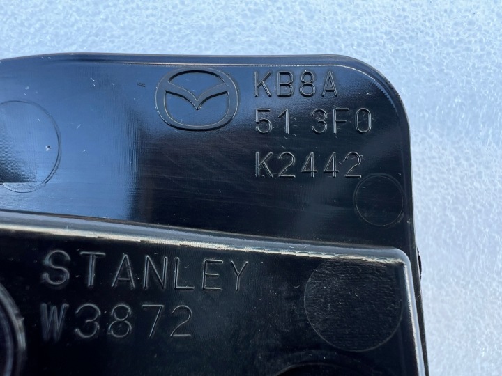 MAZDA CX-5 PHARE DROITE DANS COUVERCLE DE COFFRE ANNÉE 2020 KB8A513F0