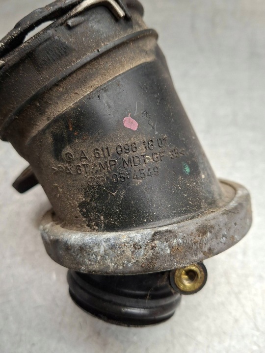 TUYAU ADMISSION TURBINES MERCEDES-BENZ C W203 A6110981807