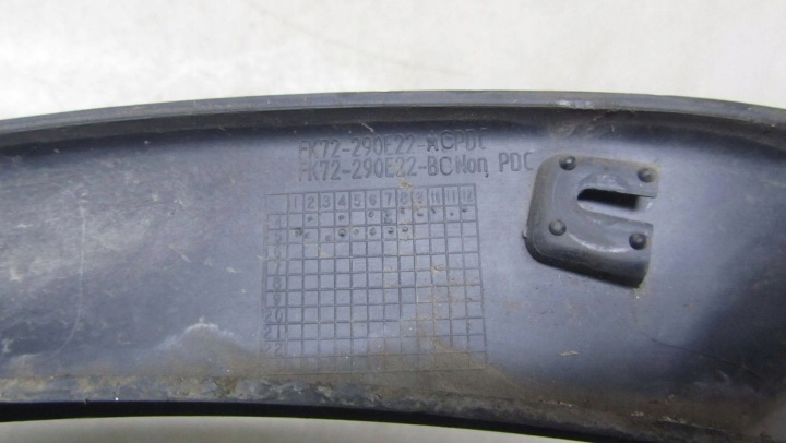 LAND ROVER DISCOVERY III MOULURE GARDE-BOUE DROITE ARRIÈRE FK72-290E22-AC