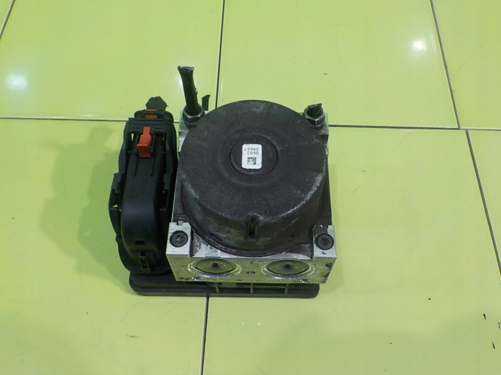 SKODA OCTAVIA III 5E 1.6 TDI 16R 5D UNIVERSEL POMPE ABS 5Q0614517AQ
