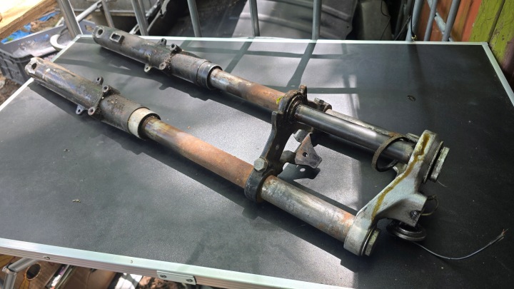 MOTOCYCLETTE PRL JAWA 350 TYPE 634 BIELLETTES SUSPENSION AVANT ORIGINAL
