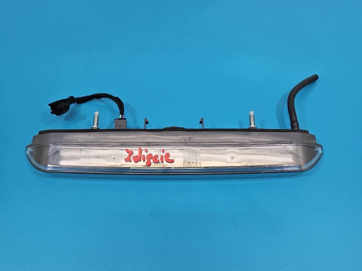TROISIÈME LANTERNE STOP PIED PEUGEOT 2008 I 13-19 HAYON 9688016380