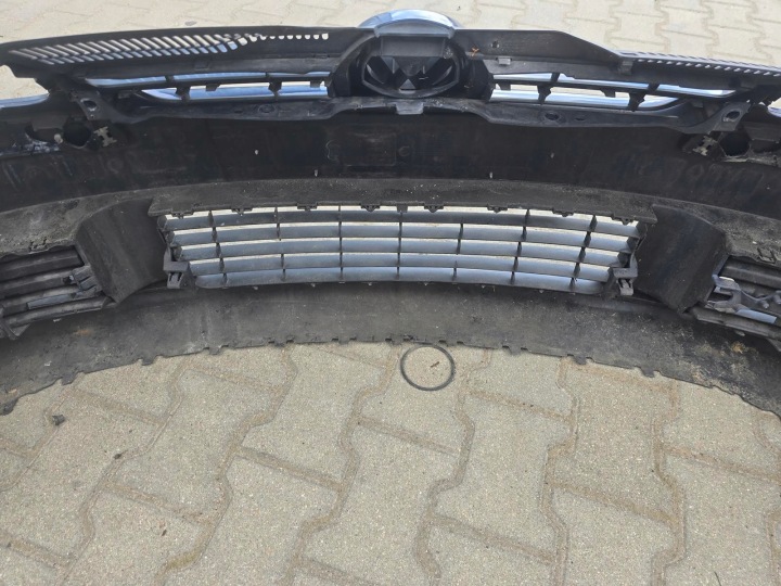 PARE-CHOCS GRILLE AVANT AVANT VW GOLF V 5 LD5Q