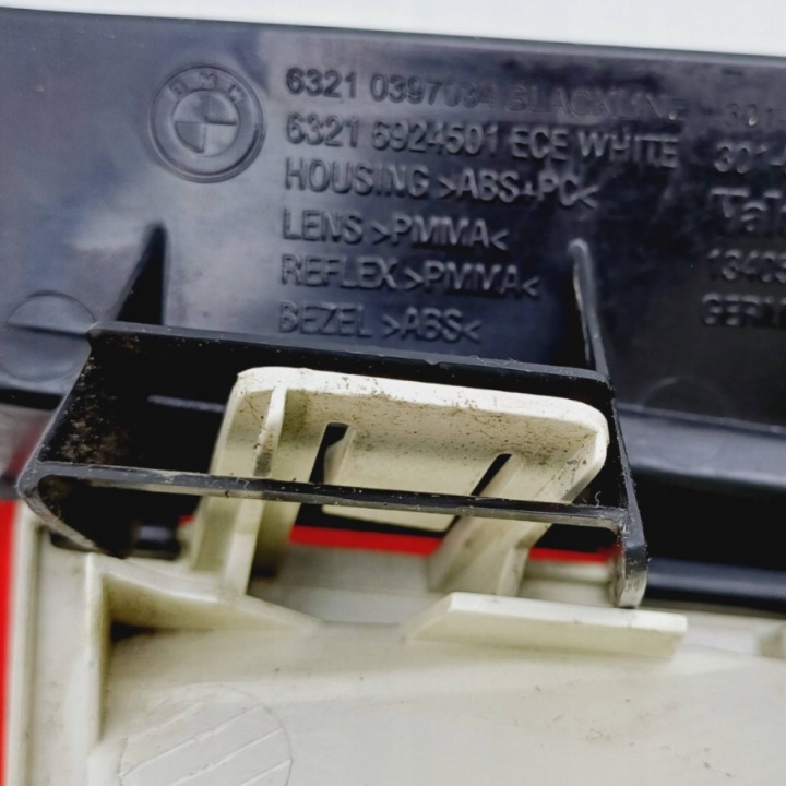 PHARE GAUCHE ARRIÈRE DANS AILE BMW 1 E81 E87 63216924501 NR437