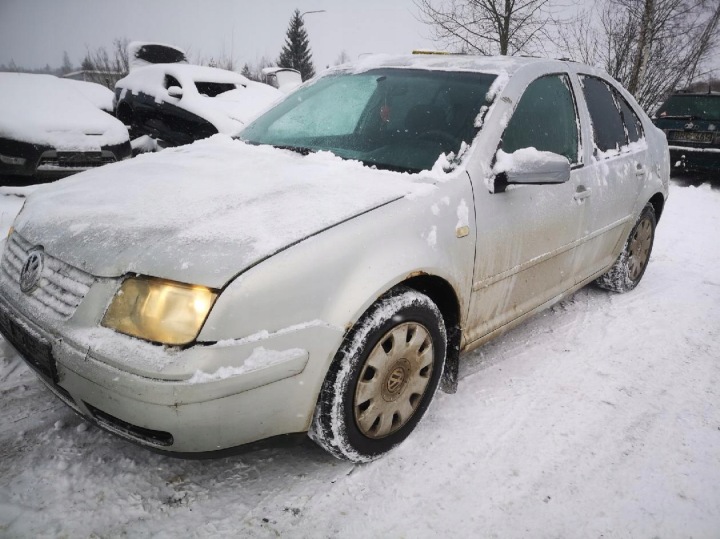 VOLKSWAGEN BORA CHARNIÈRE AVANT PORTES AVANT 1999 1.9L 4B0831411B