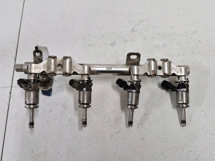 NISSAN JUKE I 1 F15 LIFT 1.2 DIG-T MOULURE INJECTION INJECTEURS 175226637R