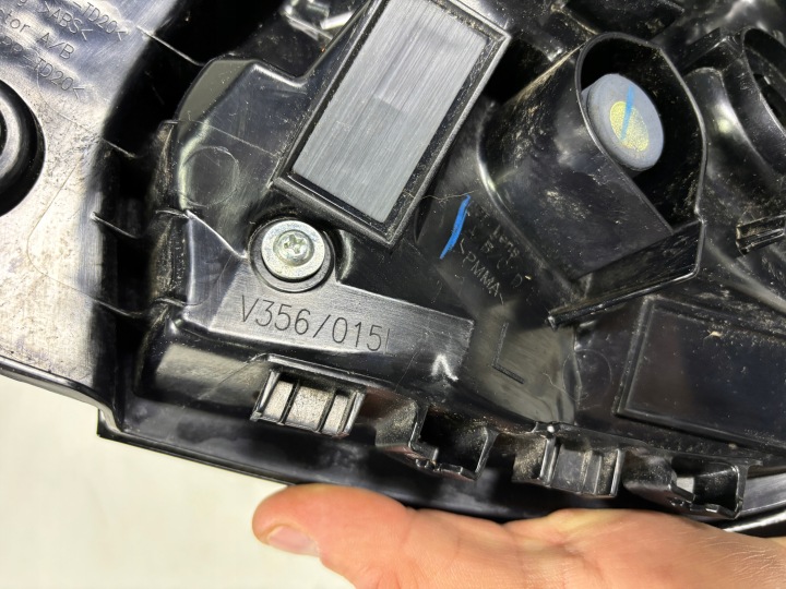 PHARE GAUCHE ARRIÈRE TOYOTA YARIS IV 4 V356/015L