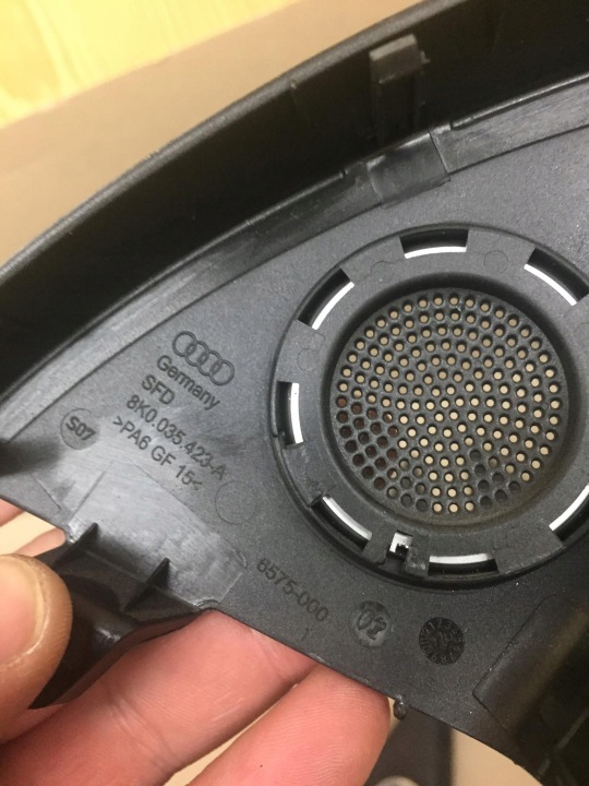 AUDI BOUCHON BANG OLUFSEN 8K0035424A 8K0035423A