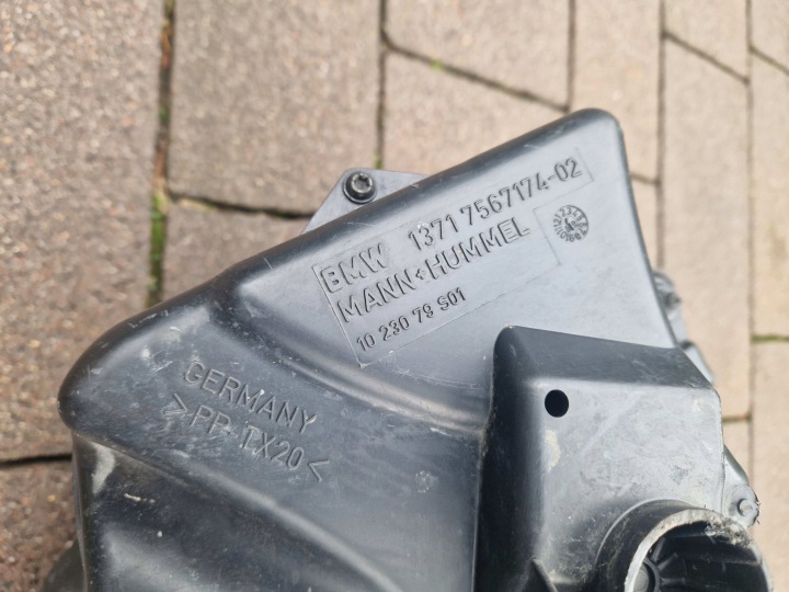 BMW1 E81 E82 E87 E88 BMW3 E90 E91 E92 CHÂSSIS FILTRE AIR 7524412