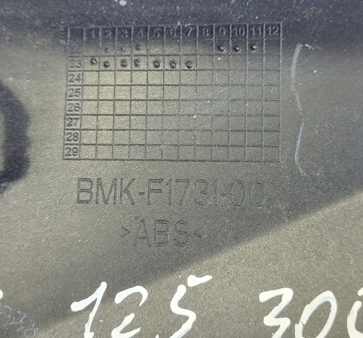 QUEUE PLASTIQUE GAUCHE DÉFLECTEUR D'AIR BMK-F1731-00 YAMAHA X-MAX 125 2023+R