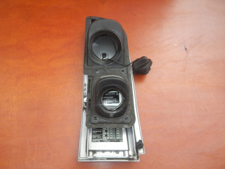 CLAPET GOULOTTE DE REMPLISSAGE CARBURANTS MERCEDES VITO 447 W447