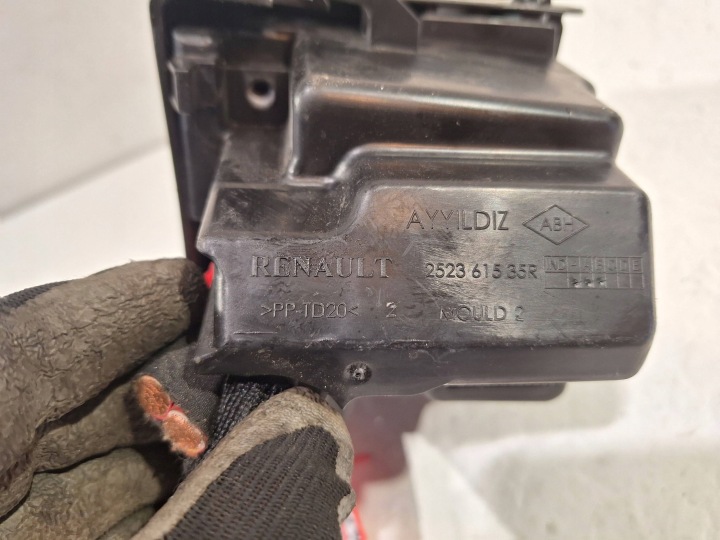 CHÂSSIS BOÎTE FUSIBLES 252361535R RENAULT CAPTUR II CLIO V 19-