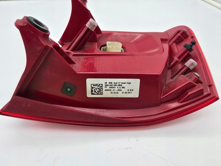 AUDI A6 C7 AVANT UNIVERSEL PHARE ARRIÈRE GAUCHE LED 4G9945095B