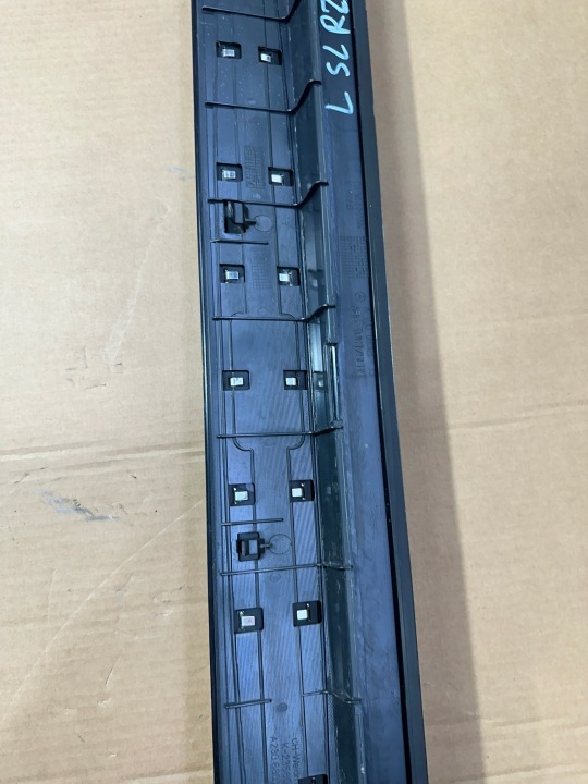 MOULURE SEUIL INTÉRIEURE PROTECTION GAUCHE REVÊTEMENT MERCEDES SL R230 ZA,W230