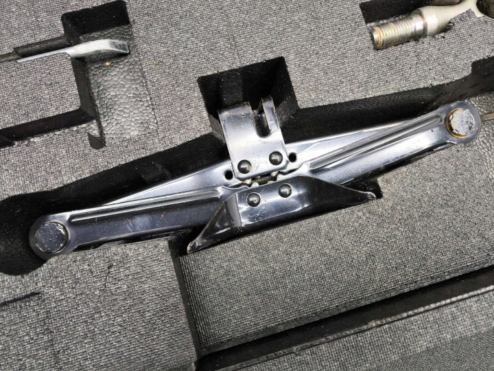 MAZDA CX-5 2013 KIT OUTILS