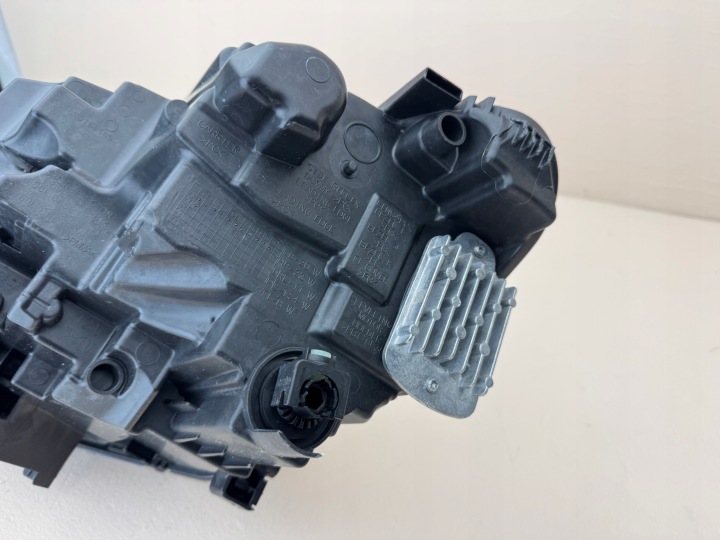 FORD KUGA MK3 III 3 19R- PHARE DROITE AVANT COMPLET LED LV4B-13E016