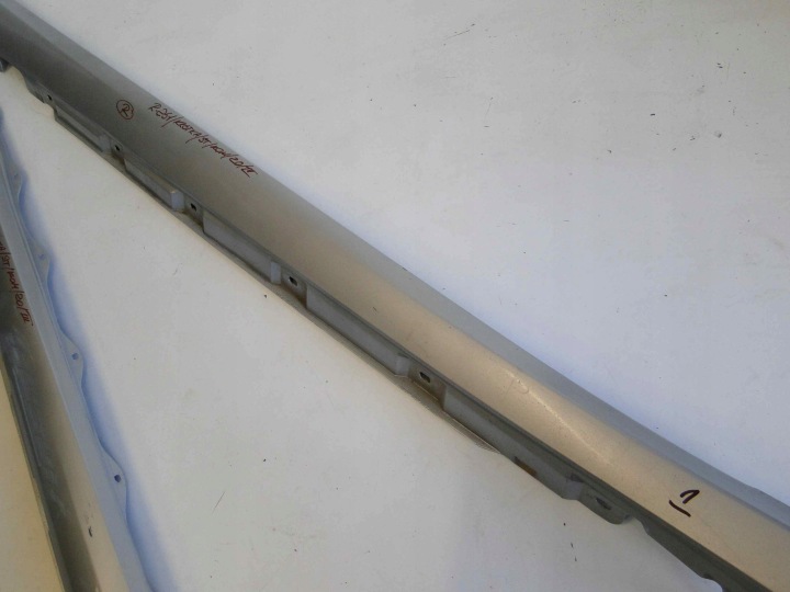MERCEDES R CLASSE W251 251 COURTE MOULURE SEUIL