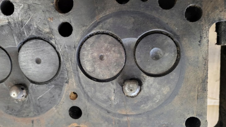871/8 CULASSE MOTEUR 2.4 DIESEL MERCEDES W115 W123 POLOKRAGLE FORKAMERY