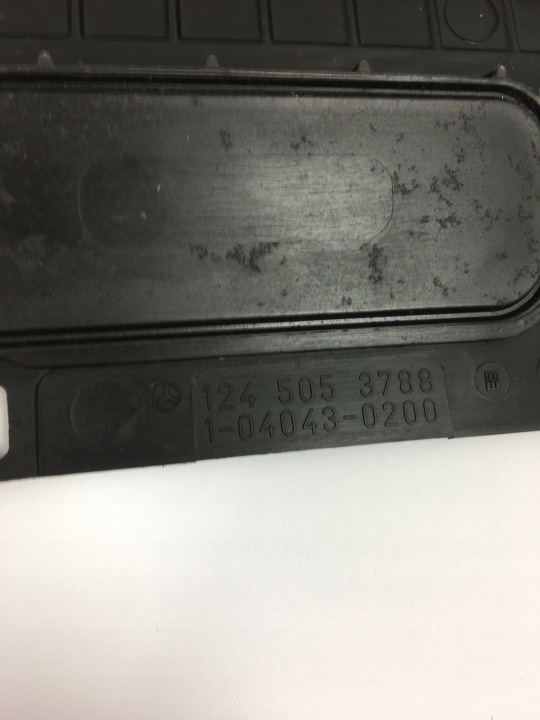 GUIDE D'AIR RADIATEUR MERCEDES W124 1245053788 E200 200E 220E 230E