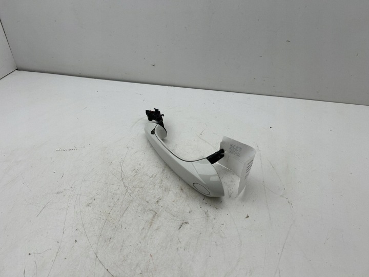 BMW X3 G01 AGRAFE DROIT AVANT KEYLESS COULEUR A300 8492062