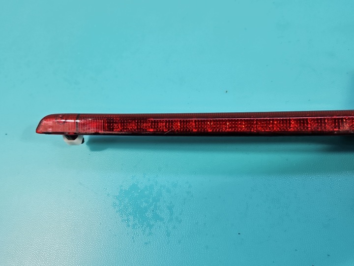 TROISIÈME LANTERNE STOP PIED SKODA FABIA IV HAYON 654945097B 184350