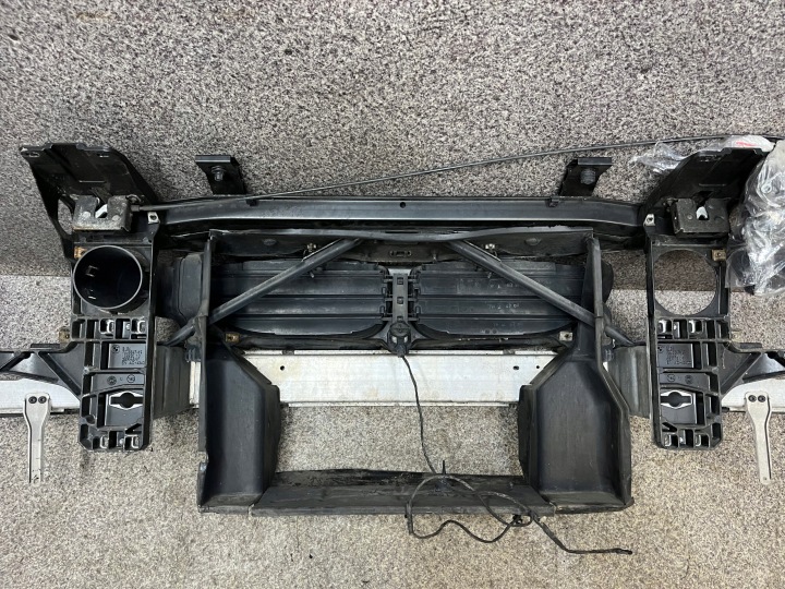 COURROIE AVANT AVANT RADIATEURS VENTILATEUR POUTRE JALOUSIE BMW E63 4.4 V8 N62 E64