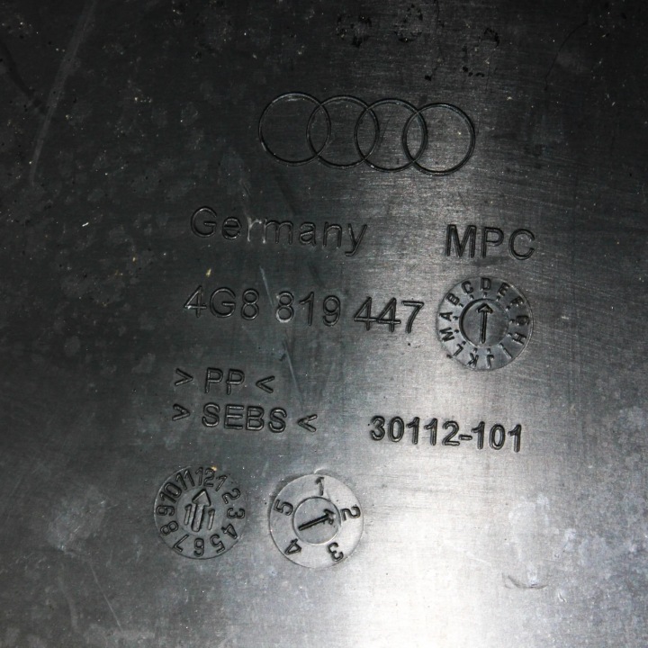 PLASTYK ESSUIE-GLACES AVANT AUDI A6 (4G2, C7, 4GC) 4G8819447D 23478509