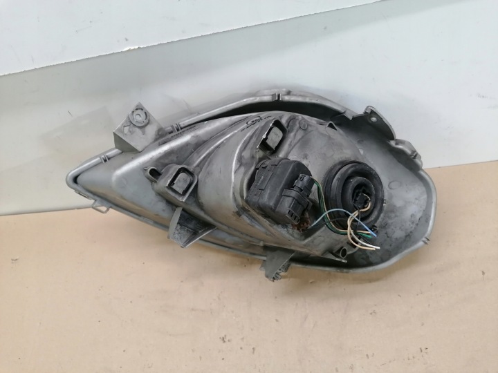 PHARE DROIT AVANT VIVARO A TRAFIC II 01-06 UK