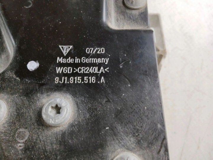 2022 PORSCHE TAYCAN 9J1 AUTRE PIÈCE CHAMBRES MOTEUR 9J1915516A