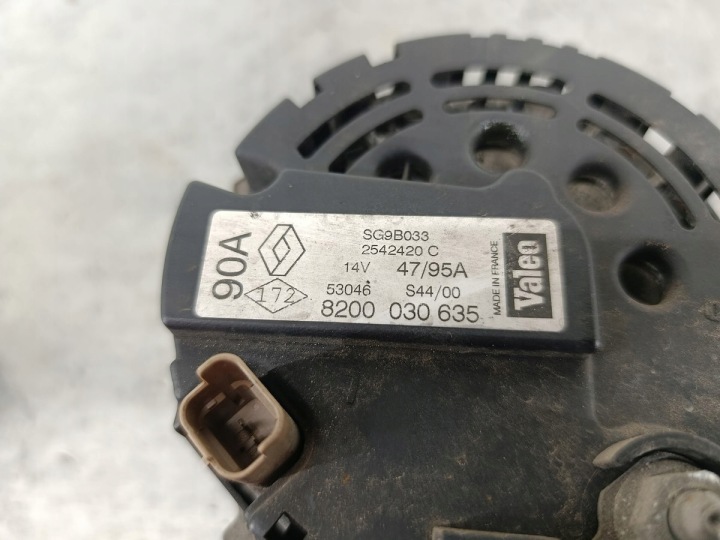 ALTERNATEUR RENAULT SCENIC I RESTYLAGE 8200030635 2542420C SG9B033 VALEO 2.0 16V