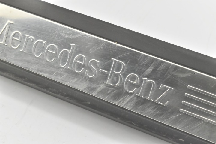 MOULURE SEUIL REVÊTEMENT DROIT AVANT A2076800235 MERCEDES W207 C207 A207
