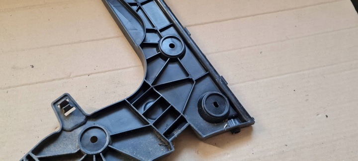 A6 C8 4K GLISSIÈRE POIGNÉE FIXATION PARE-CHOCS GAUCHE ARRIÈRE UNIVERSEL 4K9807453