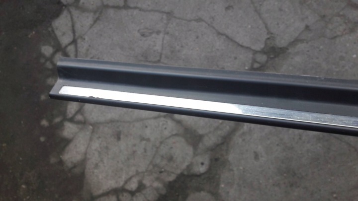 MOULURE REVÊTEMENT SEUIL DROITE MERCEDES AVEC W220 A2206804435