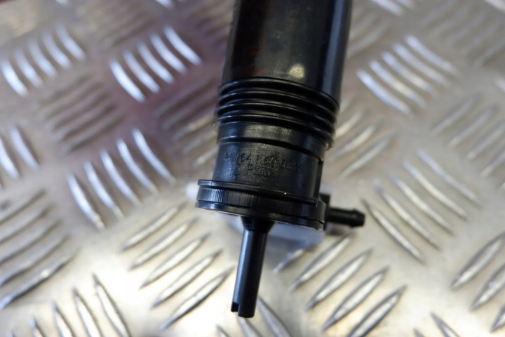 POMPE SPRYSKIWACZA/SPRYSKIWACZA VITRES AVANT MERCEDES-BENZ M (W164)