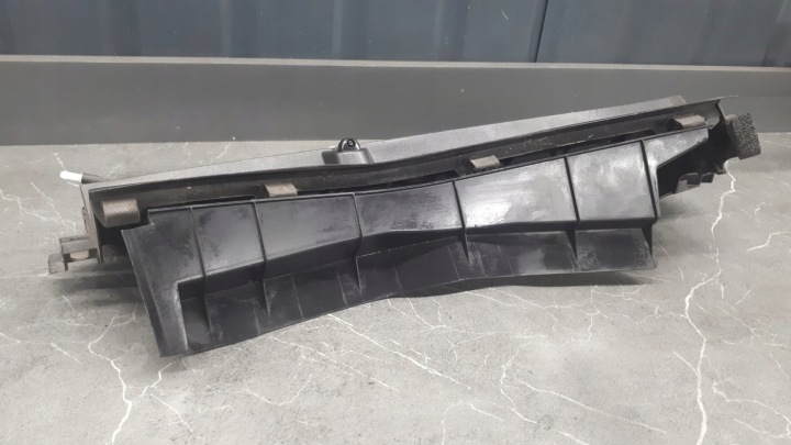 DF71507P1 DOUBLURE DE PASSAGE DE ROUE DROIT PLASTIQUE MAZDA II