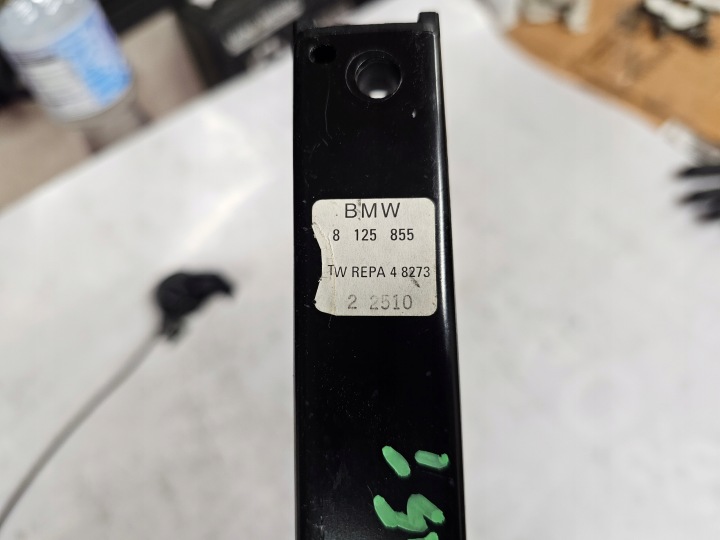 BMW E39 UNIVERSEL LIFT 01R RÉGLAGE HAUTEURS COURROIE GAUCHE 8125855