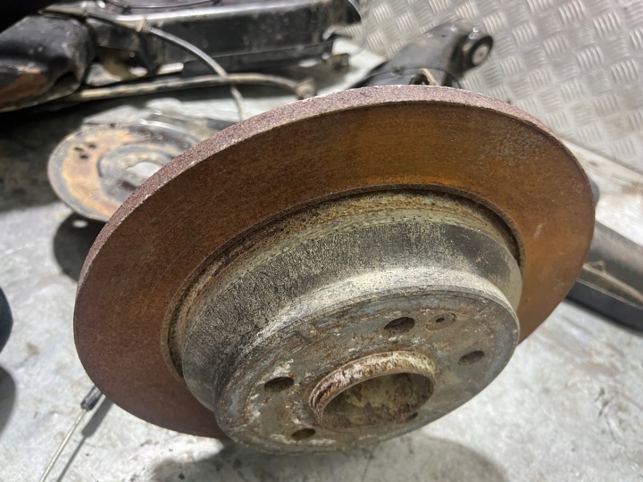 MERCEDES W447 VITO MOYEU SUSPENSION ARRIÈRE ARRIÈRE DROITE