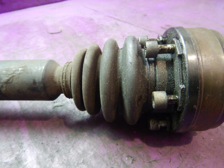 SEAT LEON I 99-05 1,6 DEMI-ARBRE DROITE JOINT 1J0407272BL