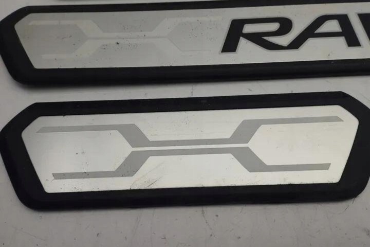PROTECTION SEUIL TOYOTA RAV 4 V (XA50) 67913YY160 2.5L HYBRID 144KW 2020